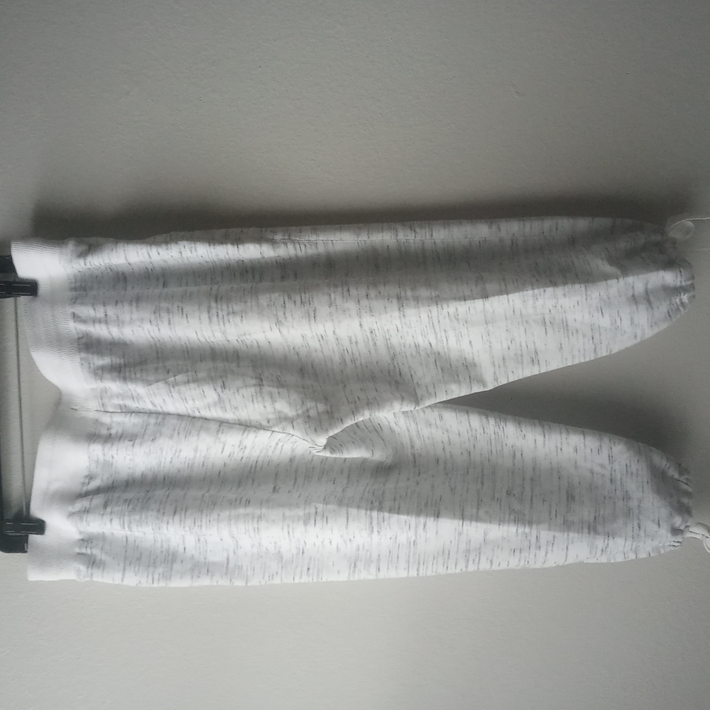 Bobbie Brooks Capri - Picture 10 of 10